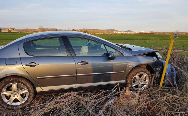 Un conductor se da a la fuga tras provocar dos colisiones, salirse de
